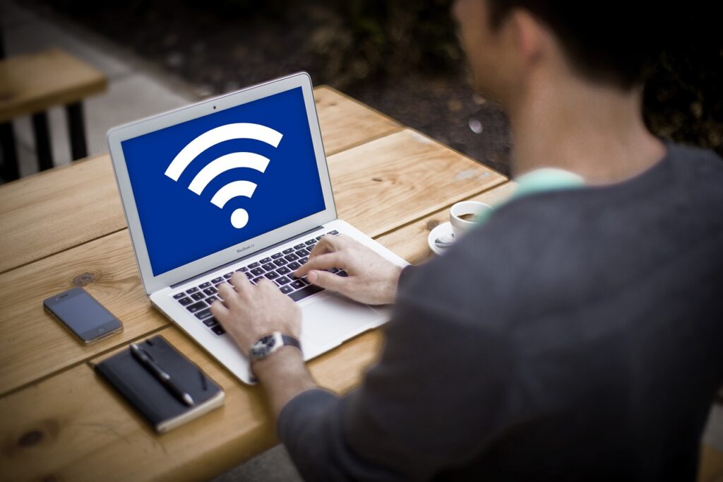 「WiFi無制限でバッテリー長持ちの選び方は？」